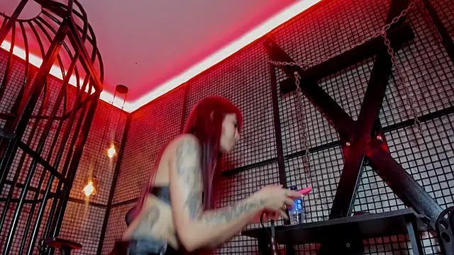 Snapshot of NAILAHARD chatting on 10.15.25 NAILAHARD online show from 10.15.25