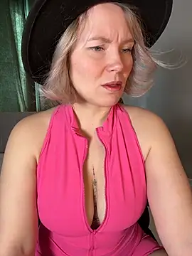 Charming Daphny online show from 02.25.26