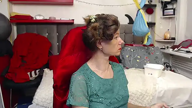 Snapshot of kellyterapy chatting on 09.29.25 kellyterapy online show from 09.29.25