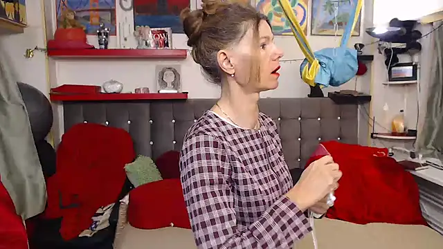 Snapshot of kellyterapy chatting on 10.04.25 kellyterapy online show from 10.04.25