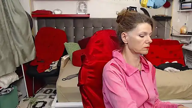 Snapshot of kellyterapy chatting on 10.05.25 kellyterapy online show from 10.05.25