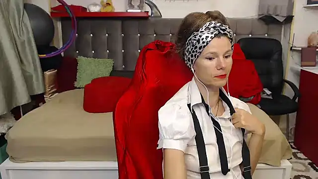 Snapshot of kellyterapy chatting on 10.13.25 kellyterapy online show from 10.13.25