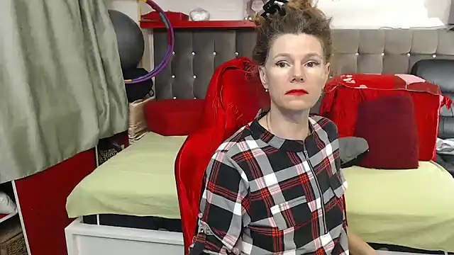 Snapshot of kellyterapy chatting on 10.15.25 kellyterapy online show from 10.15.25