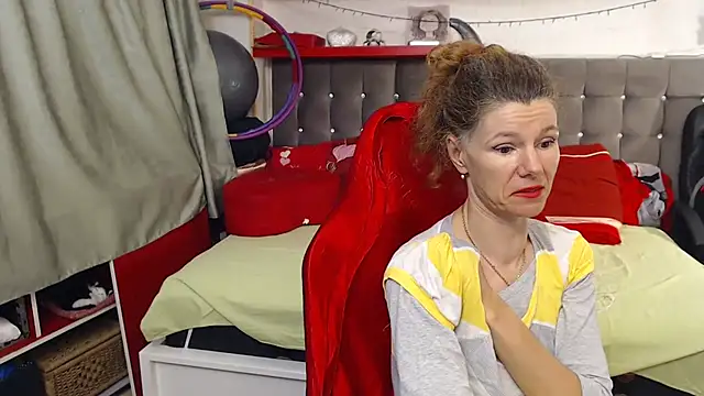 Snapshot of kellyterapy chatting on 10.16.25 kellyterapy online show from 10.16.25