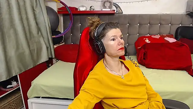 Snapshot of kellyterapy chatting on 10.18.25 kellyterapy online show from 10.18.25