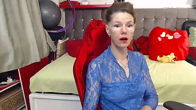 Snapshot of kellyterapy chatting on 10.22.25 kellyterapy online show from 10.22.25