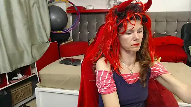 Snapshot of kellyterapy chatting on 10.30.25 kellyterapy online show from 10.30.25