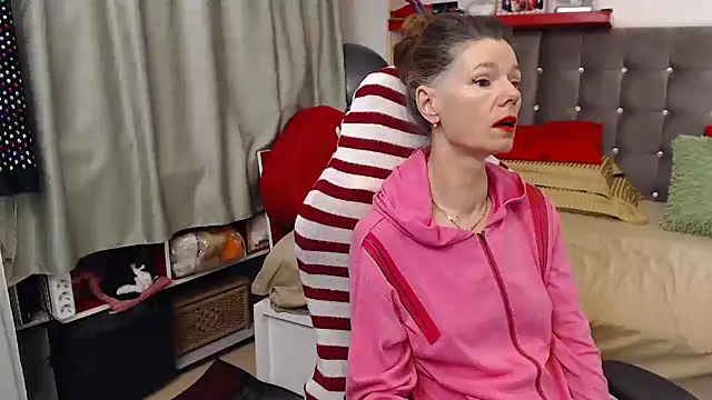 Snapshot of kellyterapy chatting on 11.06.25 kellyterapy online show from 11.06.25