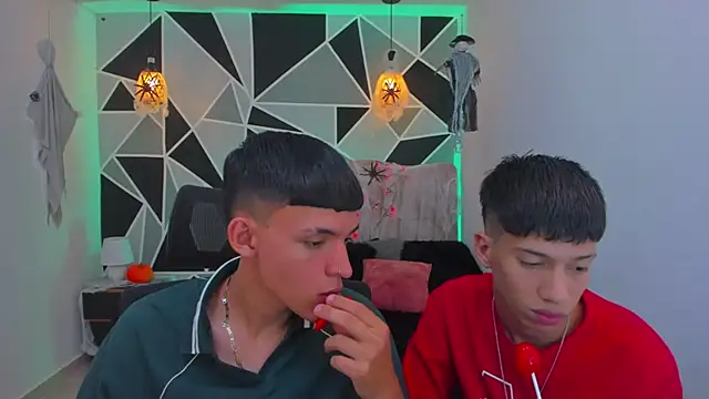 Snapshot of Juan_Nd_Steven chatting on 10.23.25 Juan Nd Steven online show from 10.23.25