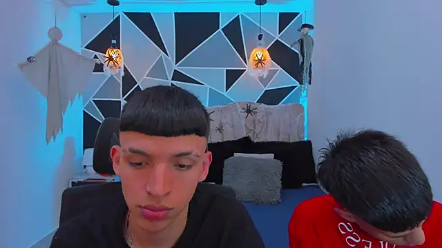 Snapshot of Juan_Nd_Steven chatting on 10.31.25 Juan Nd Steven online show from 10.31.25