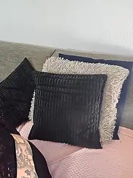 Snapshot of Nicky-Blue chatting on 12.08.24 Nicky-Blue online show from 12.08.24