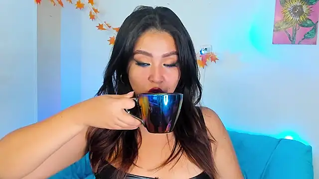 Snapshot of LiahDiaz chatting on 12.22.24 LiahDiaz online show from 12.22.24