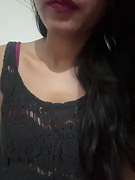 Snapshot of Hot_Goldengirl chatting on 05.14.26 Hot Goldengirl online show from 05.14.26