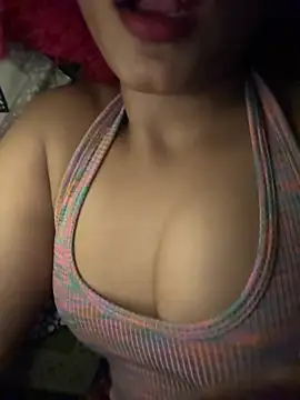 Snapshot of Hot_Goldengirl chatting on 06.15.26 Hot Goldengirl online show from 06.15.26