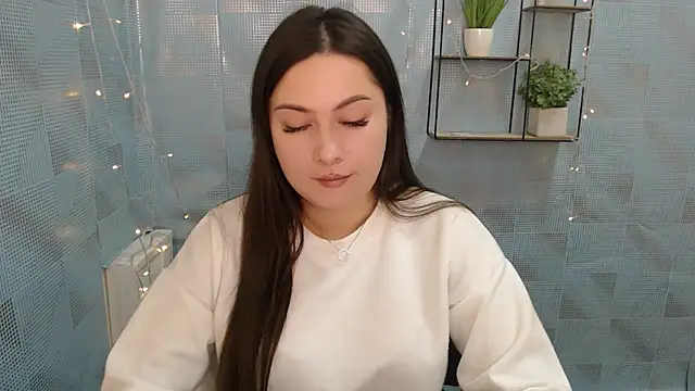 EmiliaTemi  online show from 12.17.24