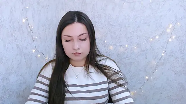 EmiliaTemi  online show from 02.13.25