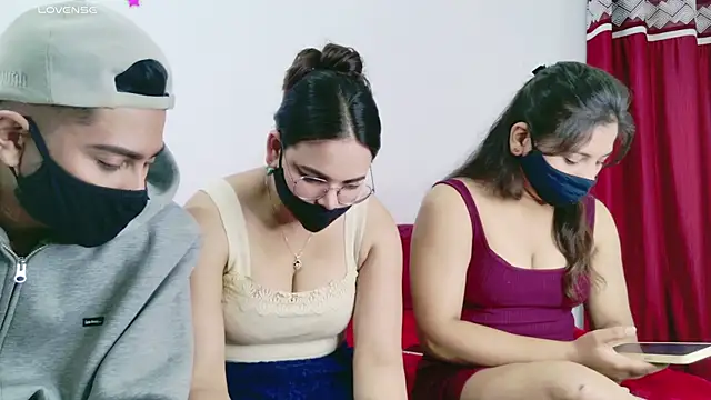 Snapshot of RupaliDixit chatting on 11.27.25 RupaliDixit online show from 11.27.25