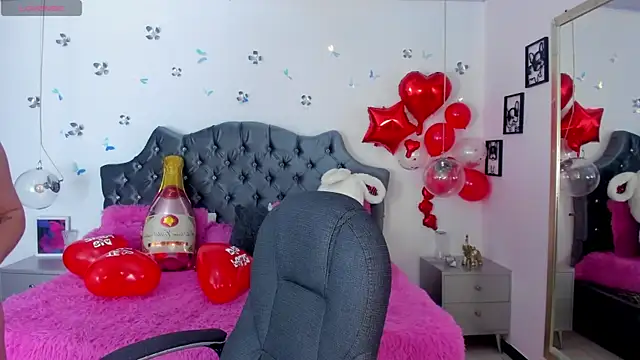 Snapshot of _Antonnela_ chatting on 02.15.25 Antonnela online show from 02.15.25