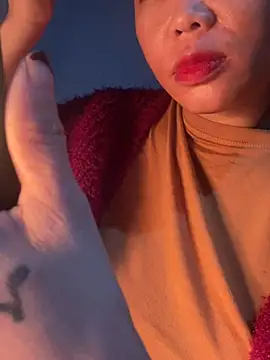 Snapshot of Laura8910 chatting on 12.13.24 Laura8910 online show from 12.13.24