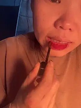 Snapshot of Laura8910 chatting on 01.01.25 Laura8910 online show from 01.01.25