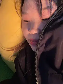 Snapshot of Laura8910 chatting on 01.22.25 Laura8910 online show from 01.22.25