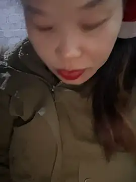 Snapshot of Laura8910 chatting on 03.07.25 Laura8910 online show from 03.07.25