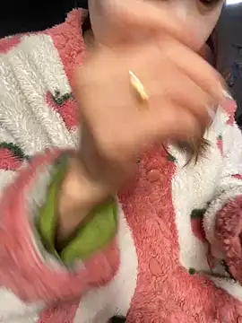 Snapshot of Laura8910 chatting on 03.17.25 Laura8910 online show from 03.17.25