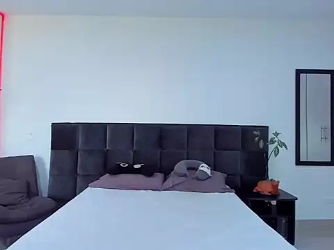 Alexander Martines online show from 10.17.25