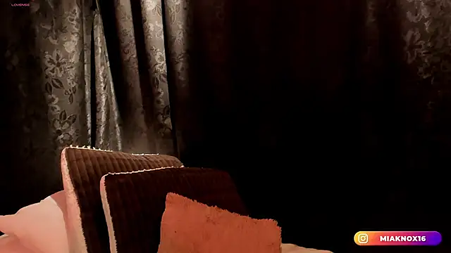 MiaKnox online show from 03.09.26