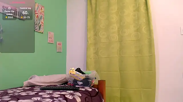 Snapshot of alisontitsmilk19 chatting on 11.10.25 alisontitsmilk19 online show from 11.10.25