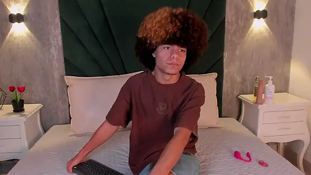 Snapshot of Alexiis_Etereo chatting on 02.19.26 Alexiis Etereo online show from 02.19.26