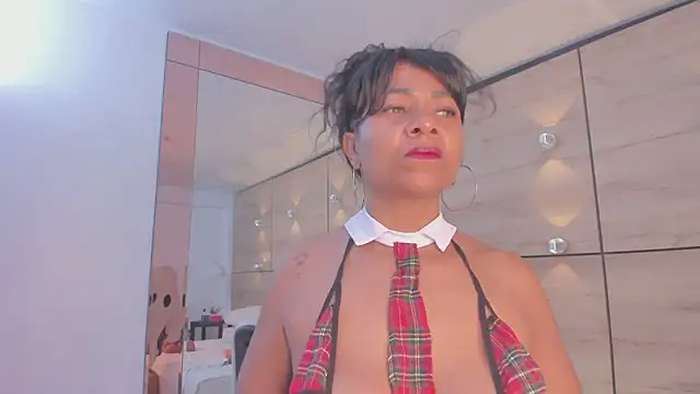 Snapshot of martina_touss chatting on 10.20.25 martina touss online show from 10.20.25