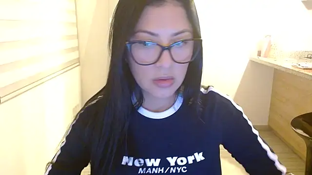 Charlotte cute18 online show from 12.13.25