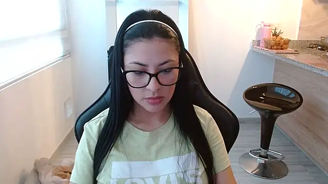 Charlotte cute18 online show from 01.15.26