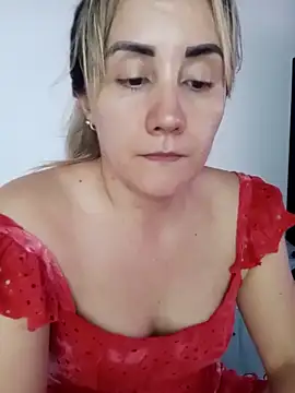 Snapshot of Isabel23zr chatting on 10.06.25 Isabel23zr online show from 10.06.25