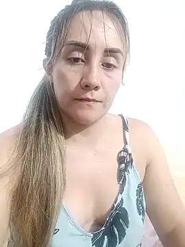 Snapshot of Isabel23zr chatting on 11.13.25 Isabel23zr online show from 11.13.25