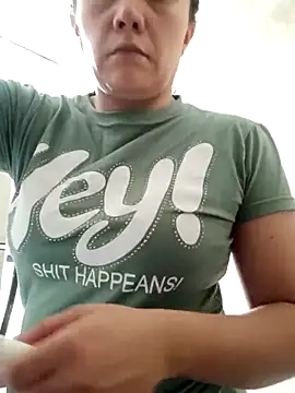 Snapshot of Isabel23zr chatting on 11.15.25 Isabel23zr online show from 11.15.25