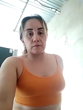 Snapshot of Isabel23zr chatting on 11.21.25 Isabel23zr online show from 11.21.25