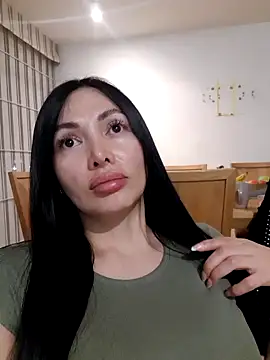 Snapshot of _monicab chatting on 10.05.25 monicab online show from 10.05.25