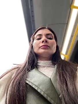 Snapshot of Accole chatting on 03.21.25 Accole online show from 03.21.25