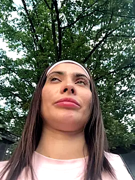 Snapshot of Accole chatting on 09.10.25 Accole online show from 09.10.25