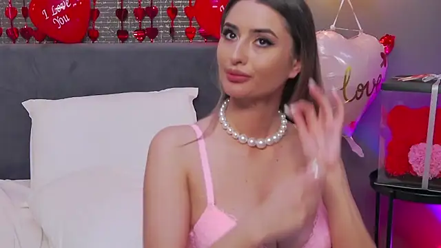 LoraDevine online show from 02.15.25