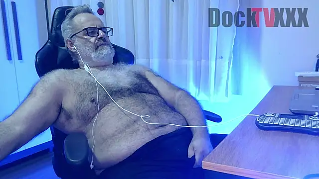 Snapshot of DockTVXXX chatting on 09.20.25 DockTVXXX online show from 09.20.25