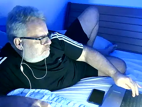 Snapshot of DockTVXXX chatting on 10.25.25 DockTVXXX online show from 10.25.25