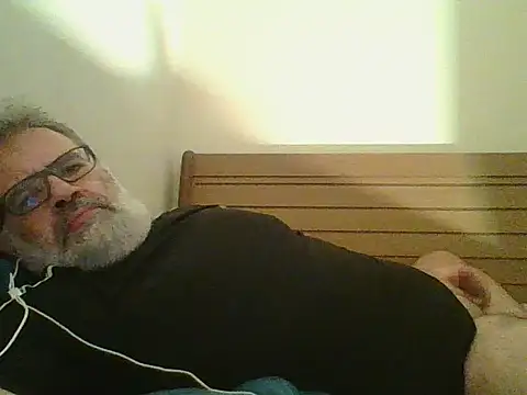 Snapshot of DockTVXXX chatting on 11.06.25 DockTVXXX online show from 11.06.25