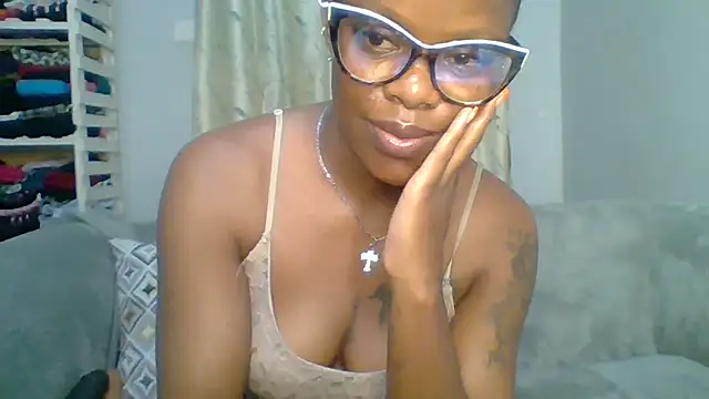 Petite 254 online show from 04.21.26