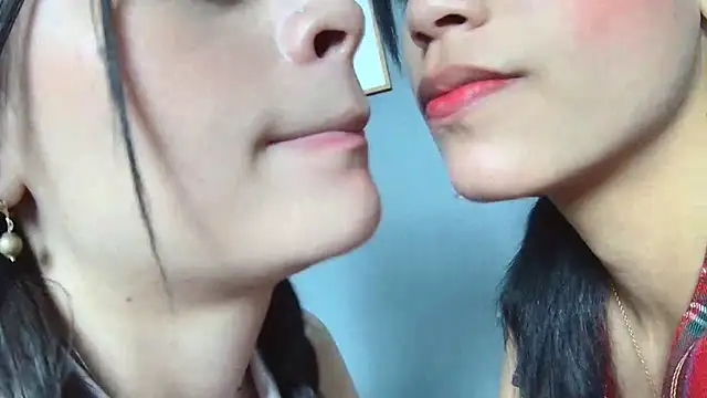 strawberrymia68 online show from 01.25.25