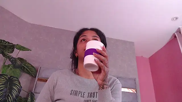 Snapshot of JuliaRose_ks chatting on 09.23.25 JuliaRose ks online show from 09.23.25