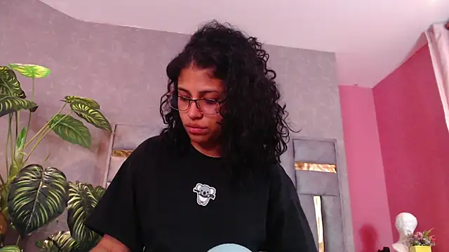 Snapshot of JuliaRose_ks chatting on 09.30.25 JuliaRose ks online show from 09.30.25