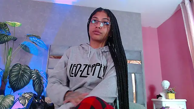 Snapshot of JuliaRose_ks chatting on 10.08.25 JuliaRose ks online show from 10.08.25